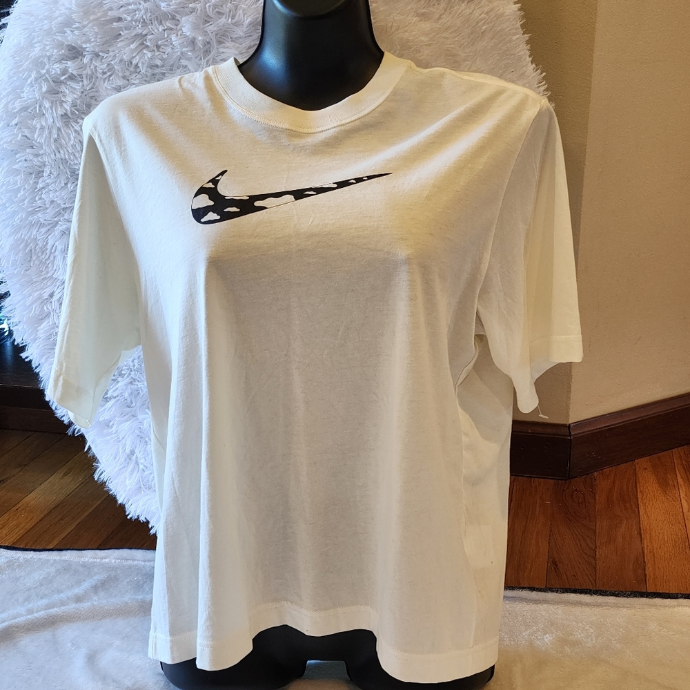 The Nike Tee/ Nike T-shirt/ Loose Fit/White/Small/ NEW NO TAG